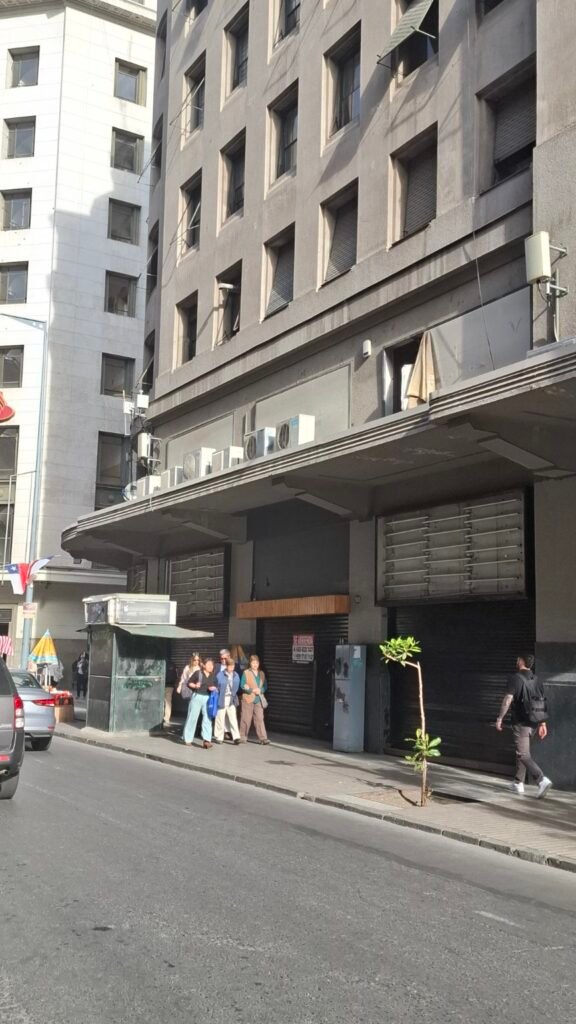 Arriendo local en calle Agustinas Santiago Centro publicado en ChileMarketplace.cl/marketplace.