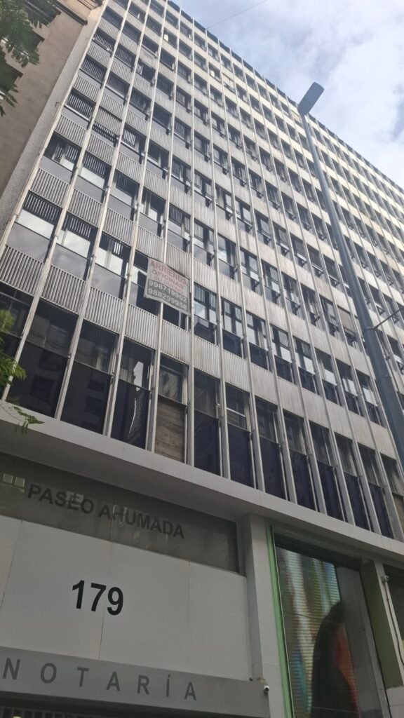 Arriendo oficinas en Paseo Ahumada Santiago publicado en marketplace chile.