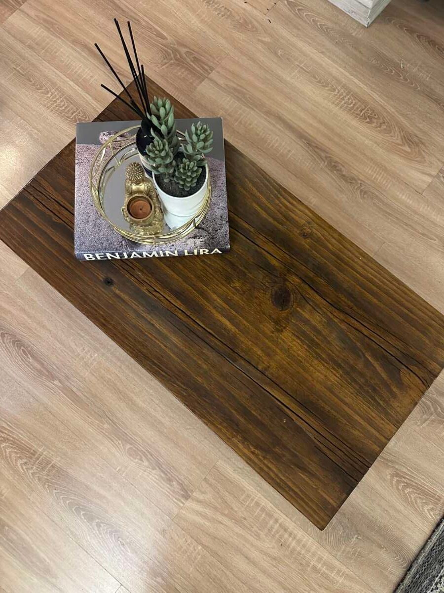 Hermosa Mesa de centro estructura de madera y firerro