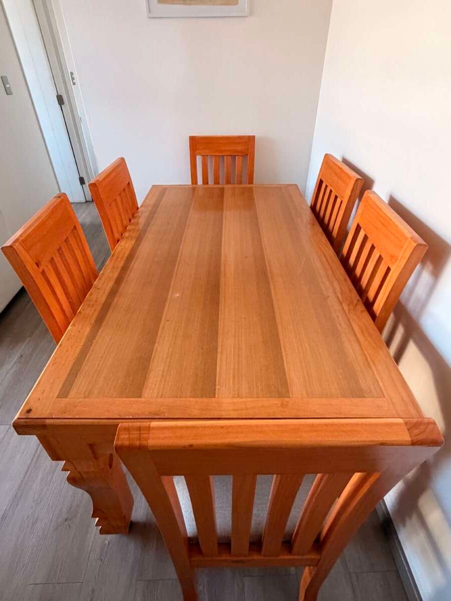 Comedor de Madera Maciza + 6 Sillas