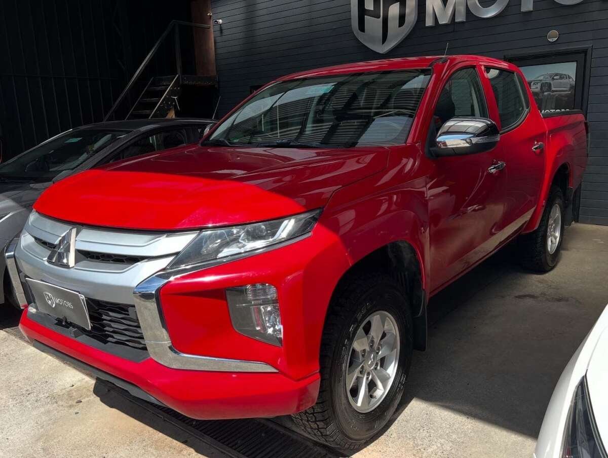 se vende  Mitsubishi L200 KATANA CRT 4X4 2.4 2023