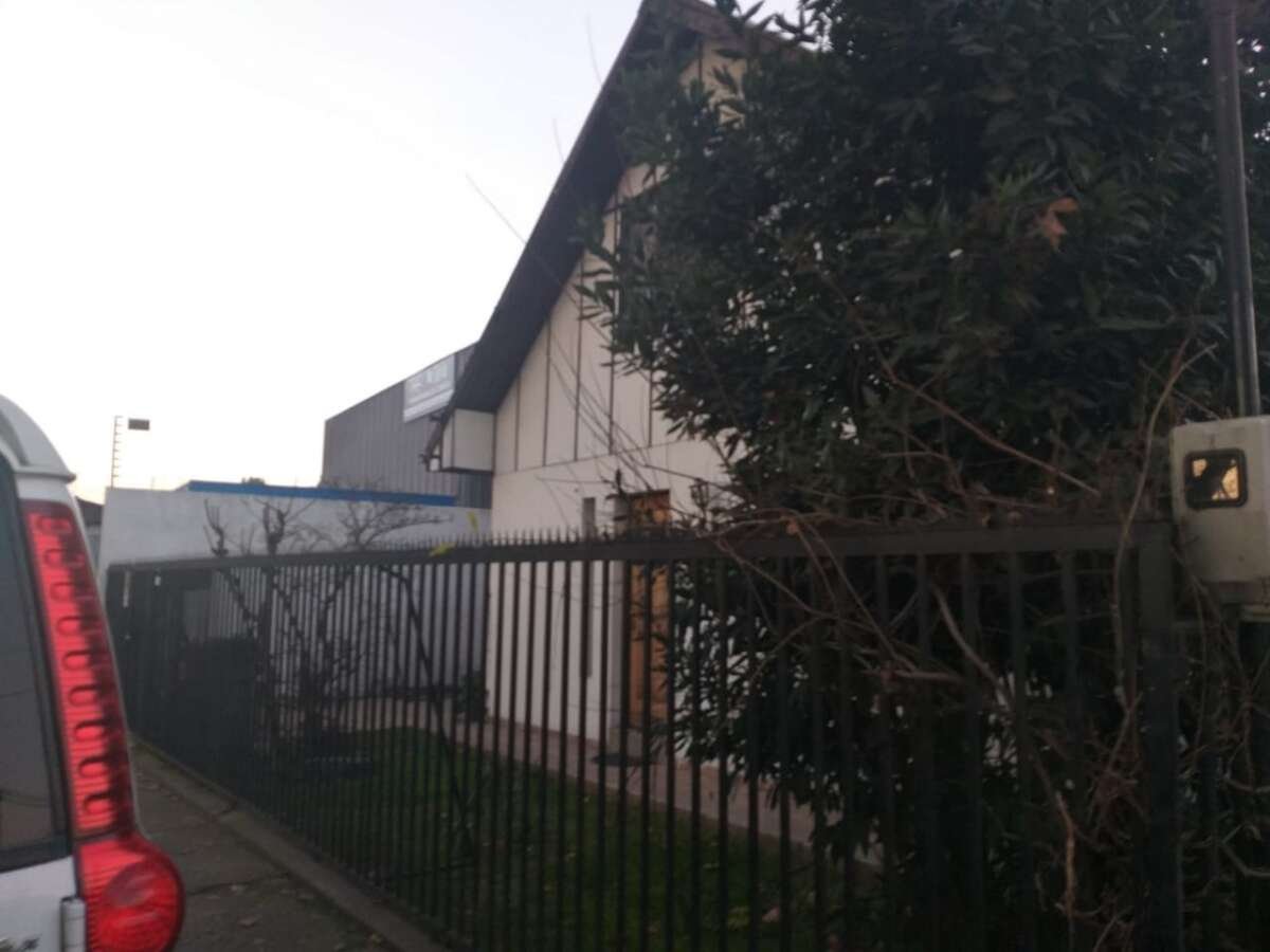 SE VENDE CASA CON EXCLENTE UBICACION EN AVENIDA PRINCIPAL