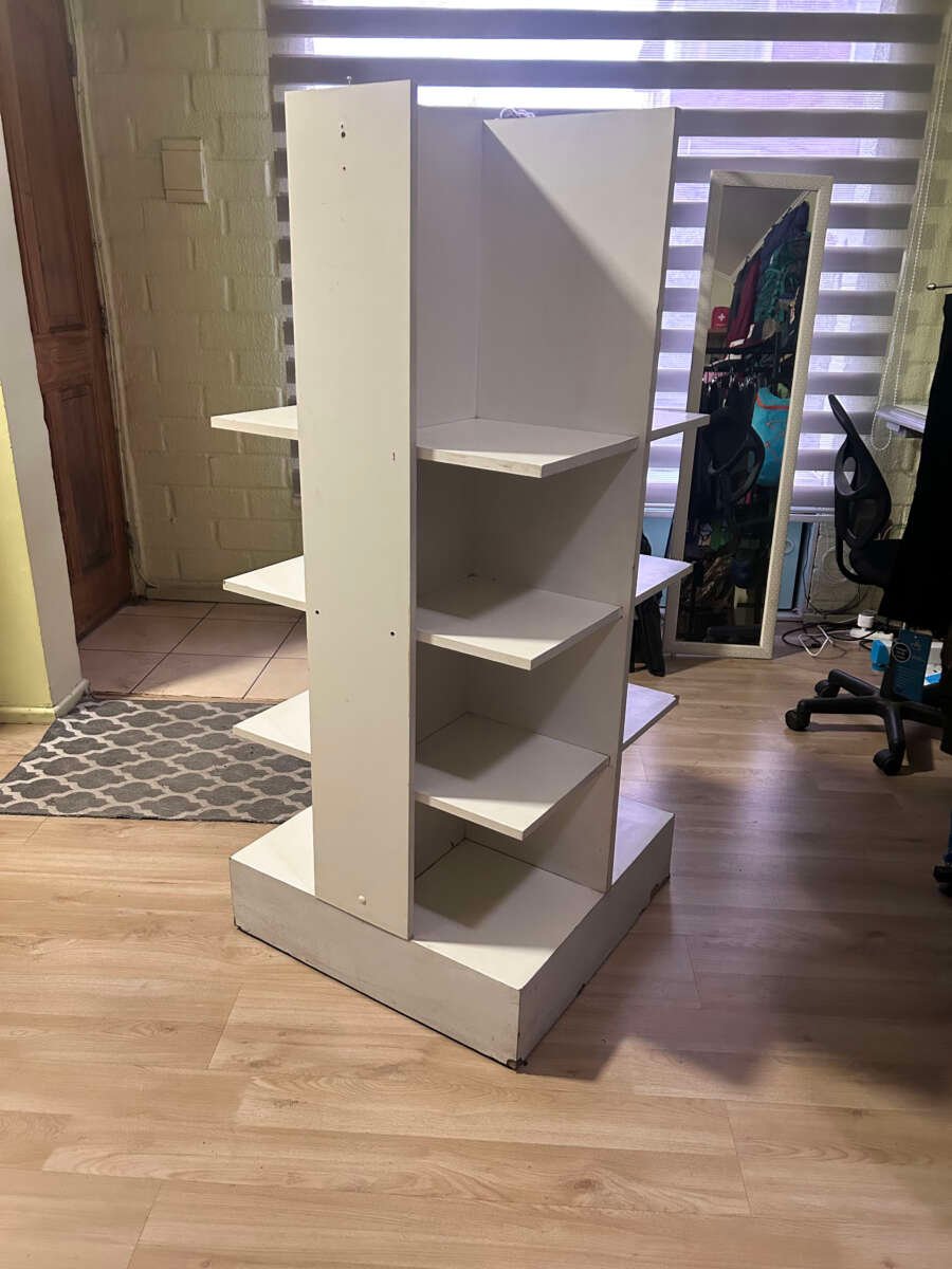 Mueble, exhibidor 4 caras de melamina para local comercial